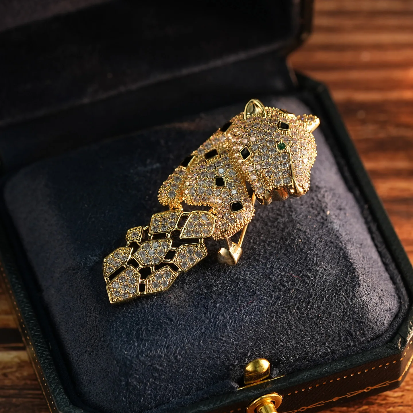

Leopard Brooch for Men,Luxury Zircon Animal Pin, European Style Statement Jewelry Gift