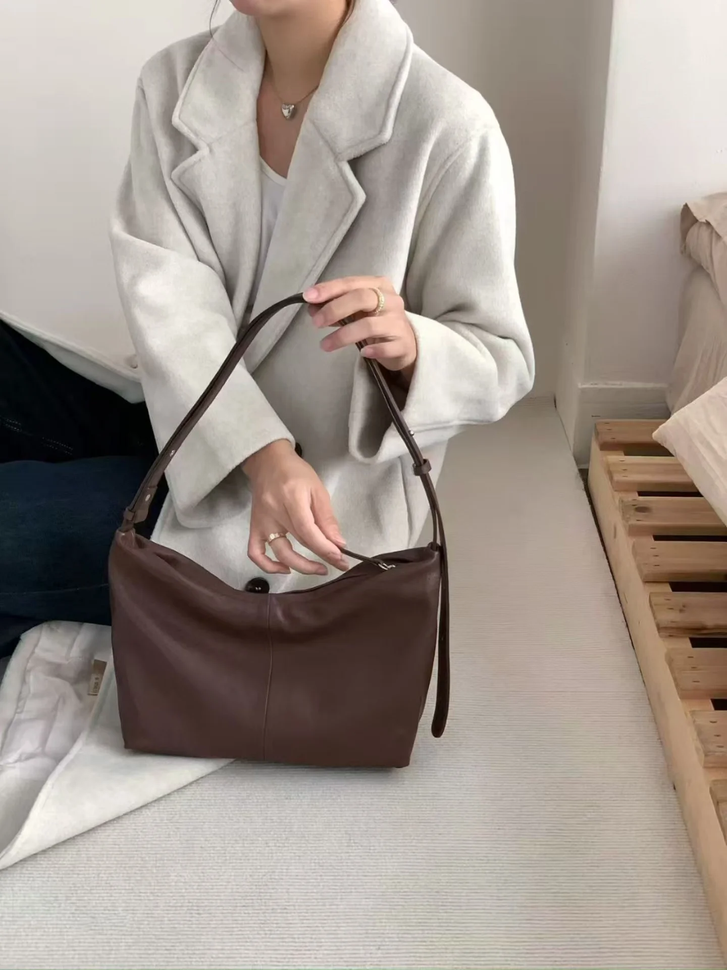 laid-ba-sle-tanned-leather-hobo-bag-new-genuine-leather-single-oulder-armpit-bag-small-retro-soft-leather-crossbody-bag