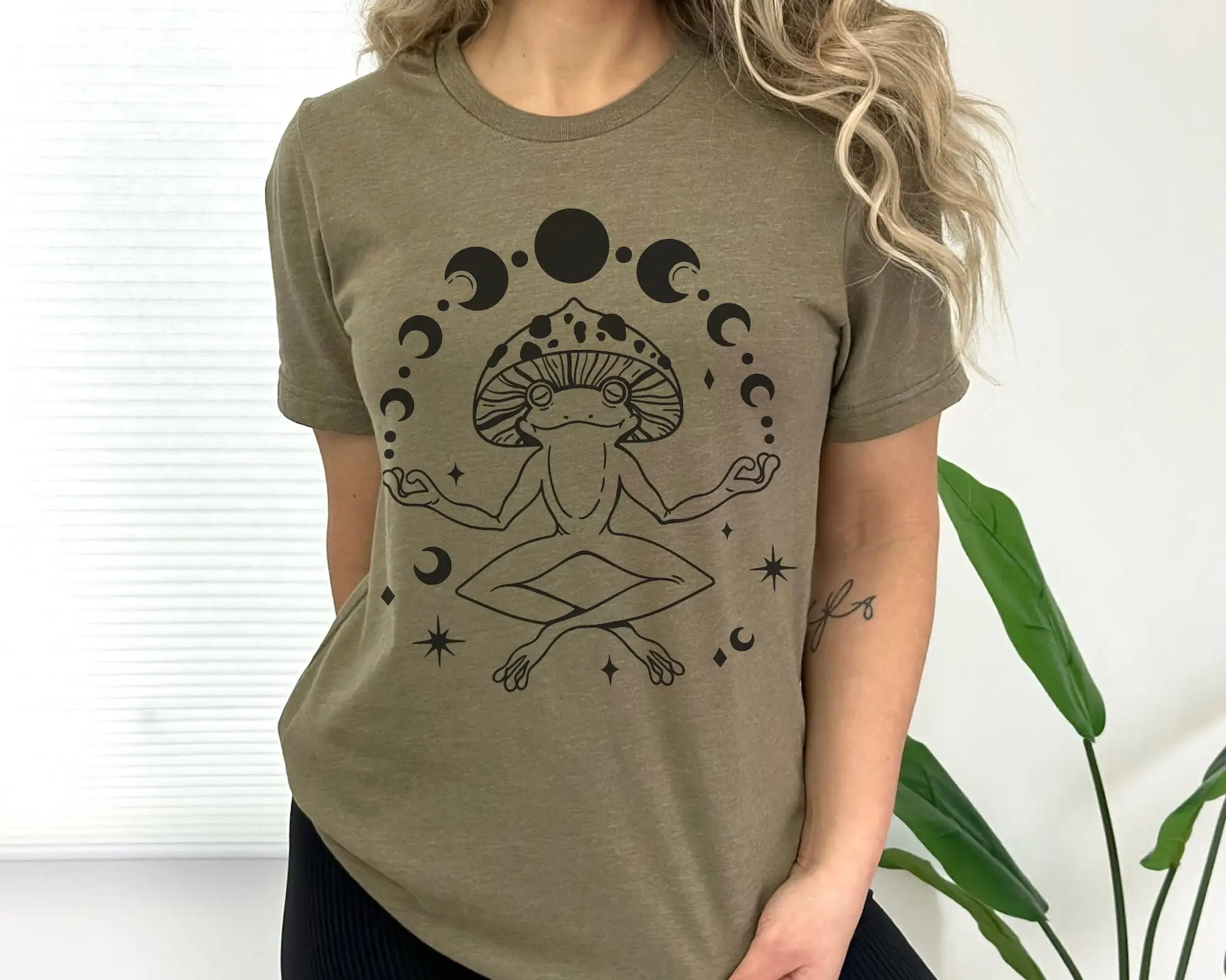 

Футболка Celestial Frog Mystical Mushroom Cottagecore Vibe Aesthetic
