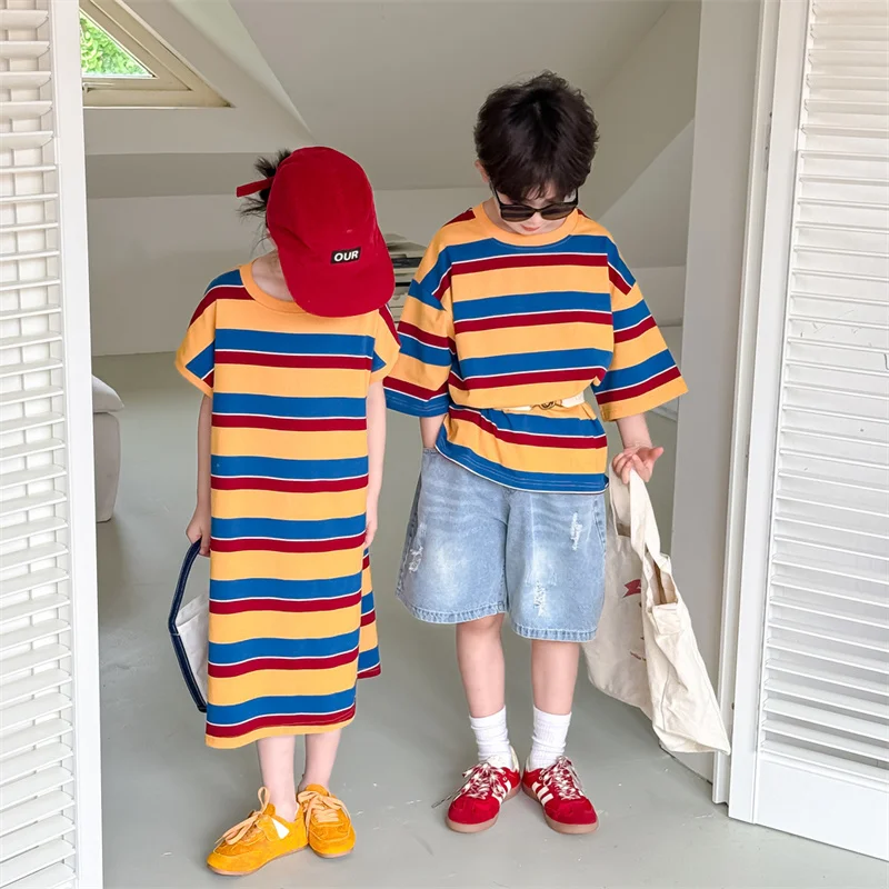 

Детские платья в широкую полоску для девочек, летние футболки для мальчиков 2026, свободные повседневные платья с коротким рукавом для детей, модная одежда с круглым вырезом