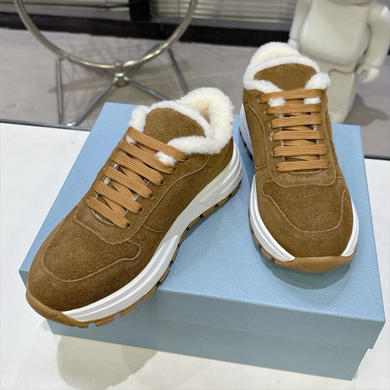 تتميز الأحذية الرياضية غير الرسمية المصنوعة من الصوف للشتاء عالي الجودة بنعل خارجي مزدوج الألوان متين وخفيف للغاية 25090887