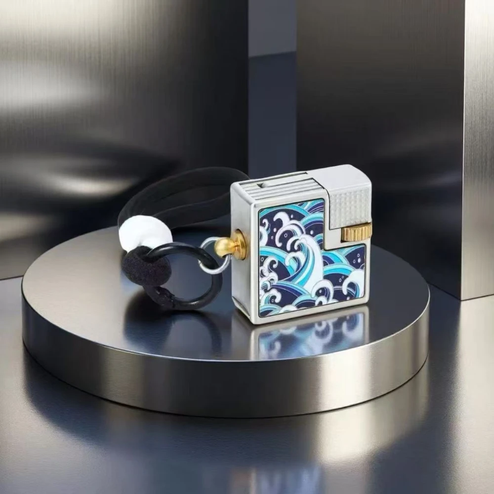 

Chief New Small Square Tiles Pendant Oil Lighter, Small Mini Retro Creative Luminous Lighter, Cigarette Accessories, Men's Gift