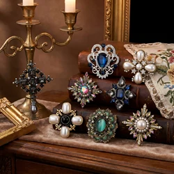 Vintage Baroque Brooches for Women Unisex Rhinestone Round Badge Pins Office Party Friend Gifts Jewelry Accessories