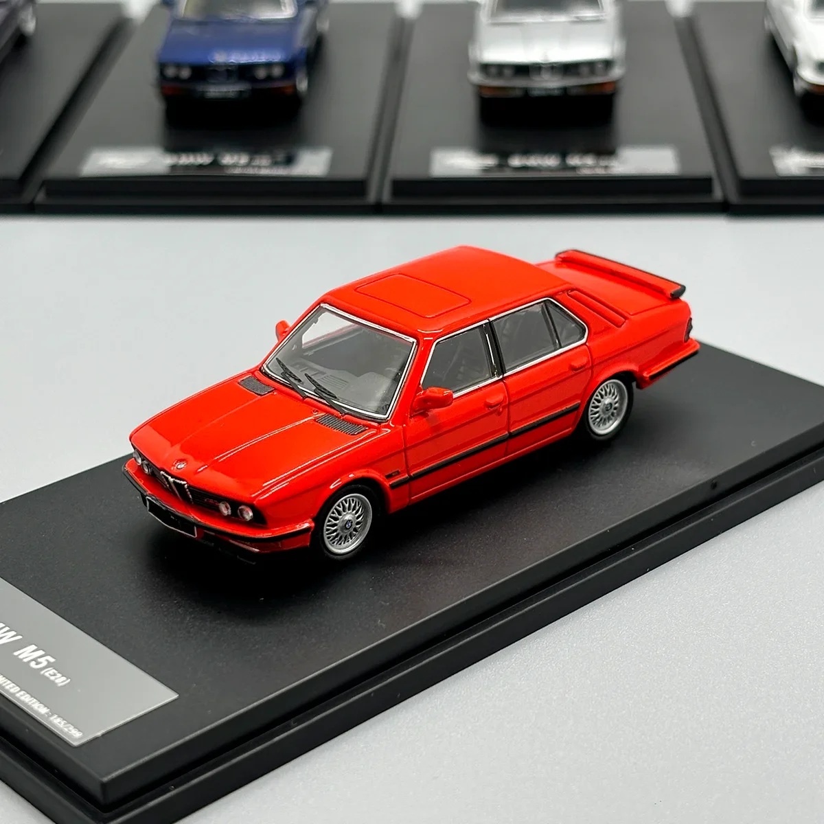 Kingmodel 1:64 5 Series Sedan M5 E28 Tangerine / Silver Diecast Model Car