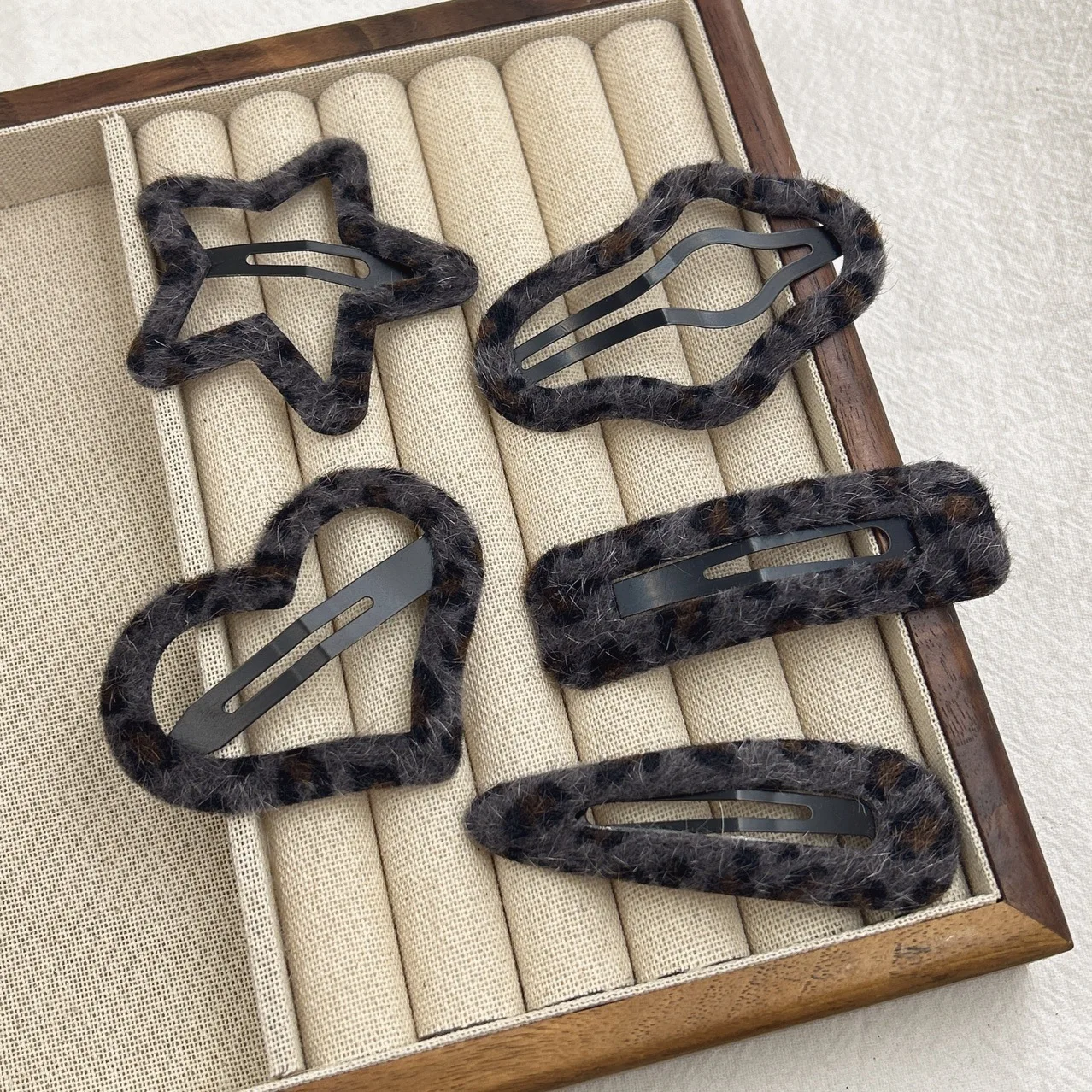 1 مجموعة الأزياء الكورية BB مقاطع الشعر ليوبارد طباعة أفخم لطيف المشابك النساء الفتيات إكسسوارات الشعر الشتاء مشبك خاطف غطاء الرأس