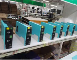 أفضل سعر 24 فولت 3 كيلو وات خارج الشبكة عالي التردد عاكس شمسي هجين مدمج وحدة تحكم شاحن بالطاقة الشمسية