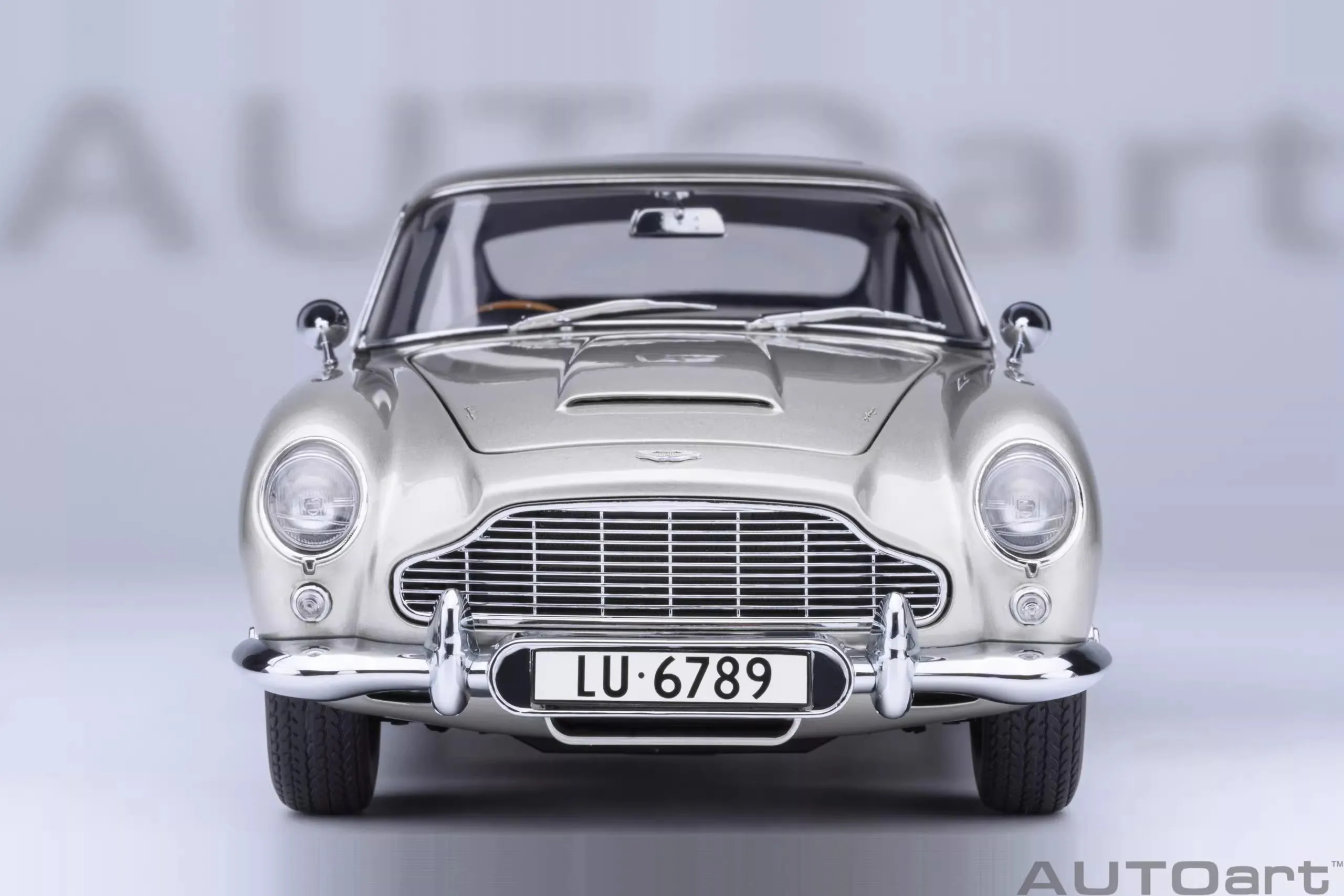 Autoart Car Model 1/18 movie version Aston Martin DB5 007 cars model alloy simulation ornament boy collection birthday toys gift