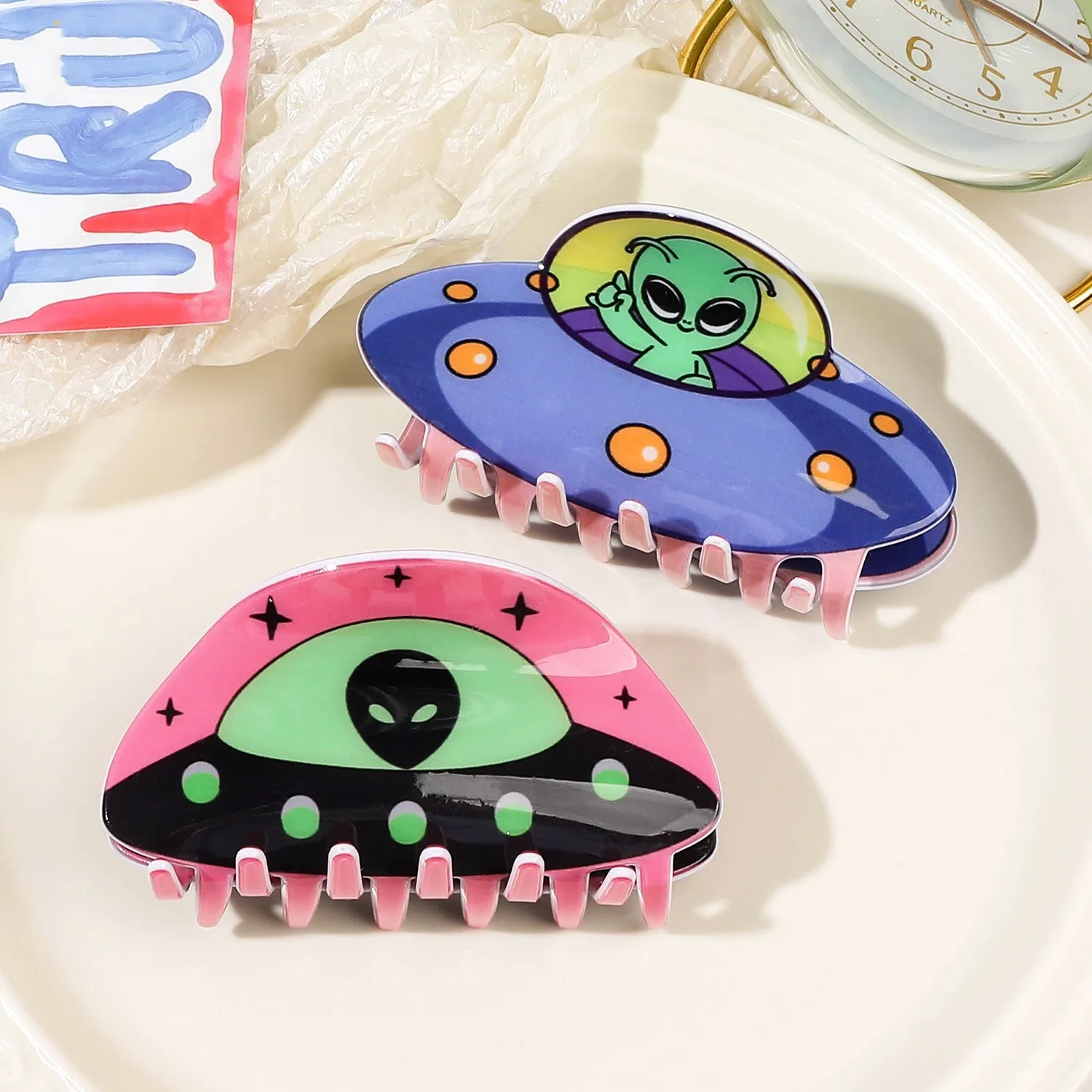 New Funny Acrylic Alien Spaceship Hair Claw Clips Hairpin Cartoon UFO Crab Hair Clip Shark Clip for Woman Girl Hair Accessories