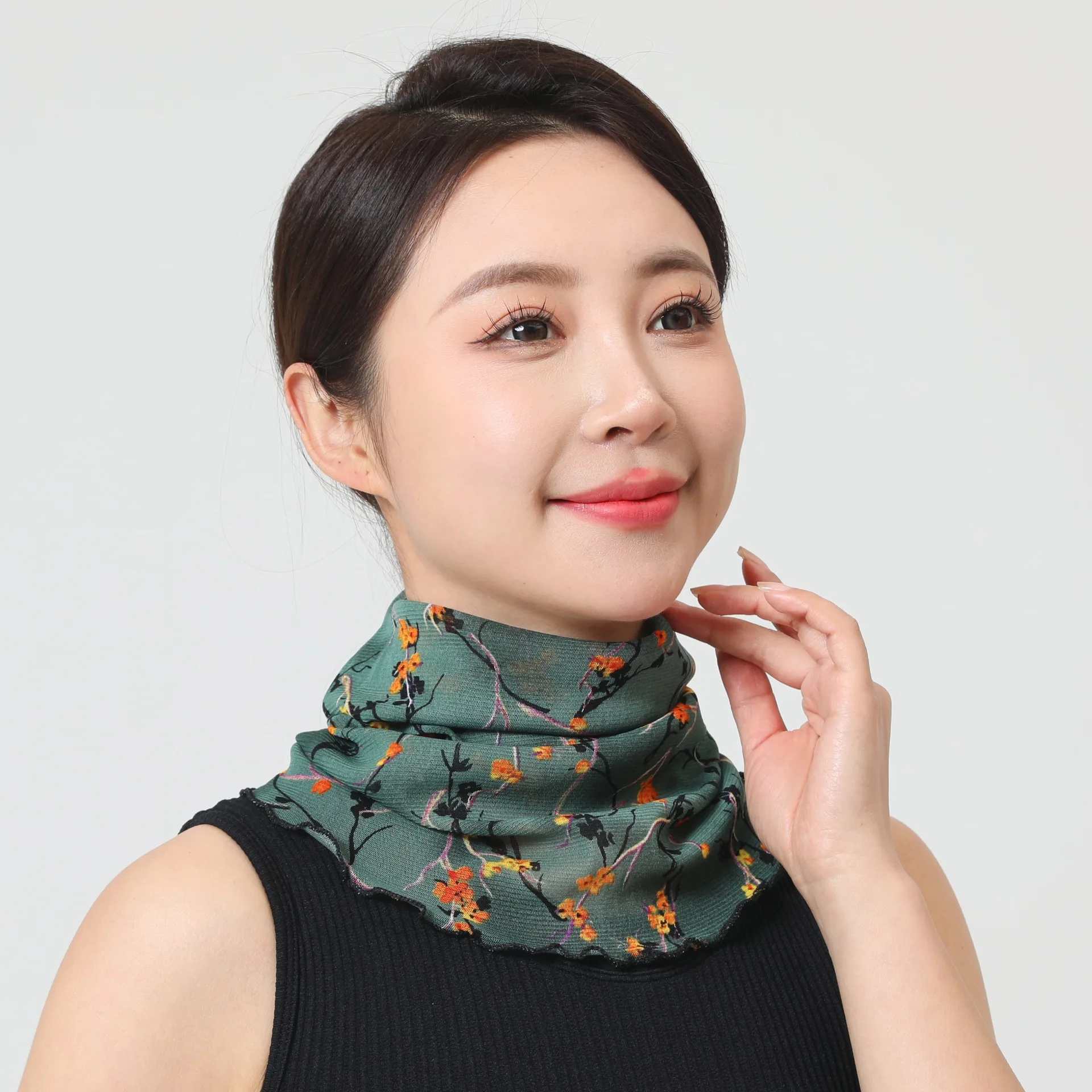 Women's Summer Fashionable Polka Dot Silk Scarf Neck Protection Square Dance Headwear round Neck Design Versatile Sunscreen S...