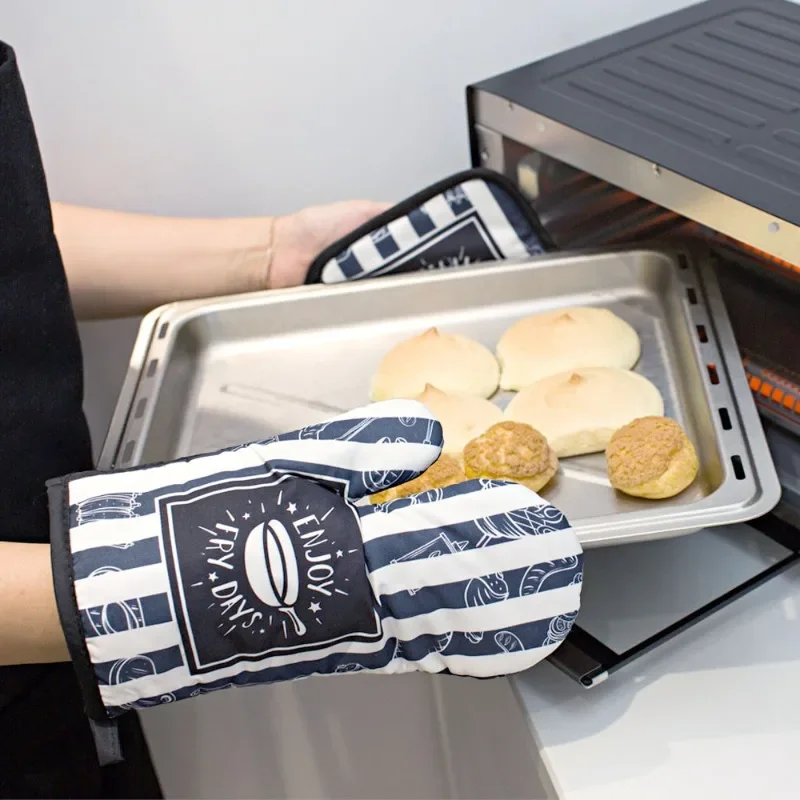 

Thick kitchen insulated gloves heat-resistant printed and heat-resistant gloves baking oven and microwave oven gloves