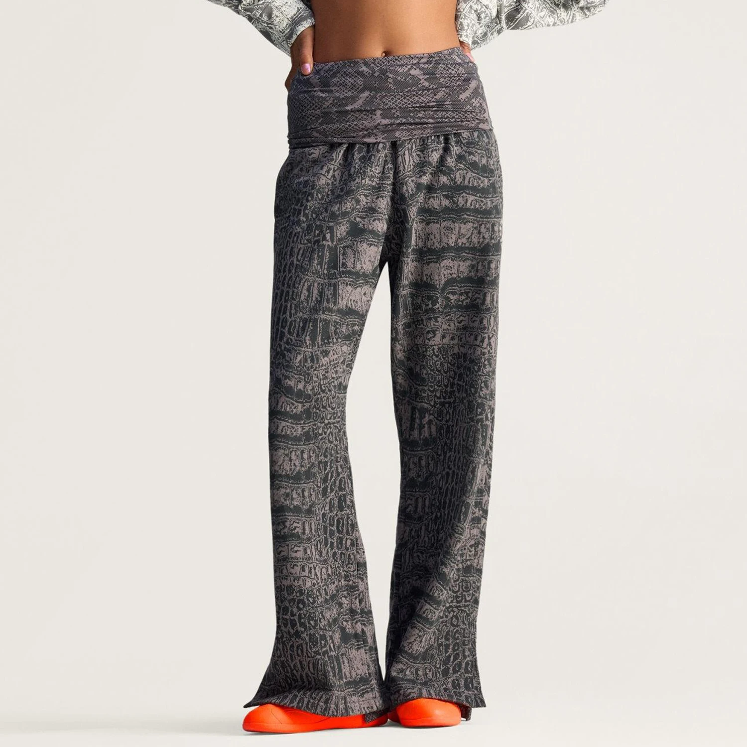 

Женские свободные спортивные брюки Adidas Originals LOOSE SP P с принтом JN2216