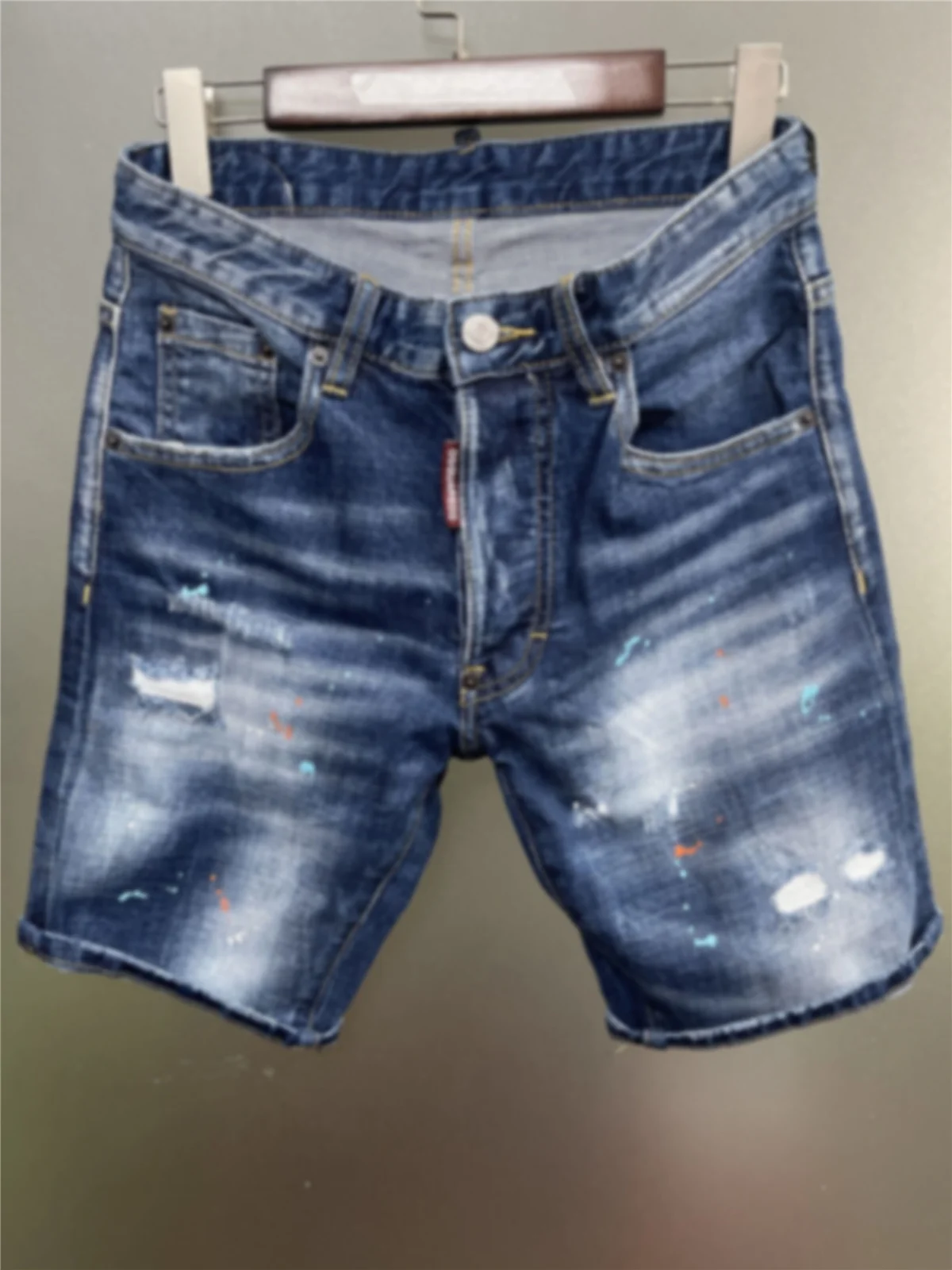 

2024 summer new men's denim shorts D2 jeans slim fit elastic washed ink splashed shorts with holes and a zipper