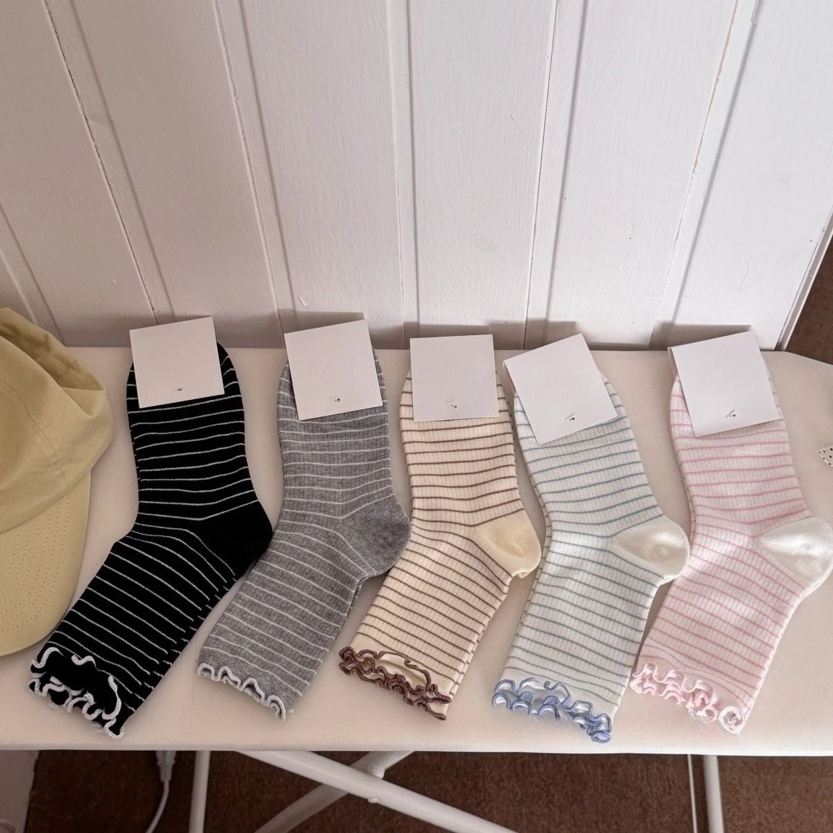 

Striped Socks Women Cotton Knitted JK School Girls Middle Tube Socks Casual Harajuku Streetwear Hip Hop Skateboard Sports Socks