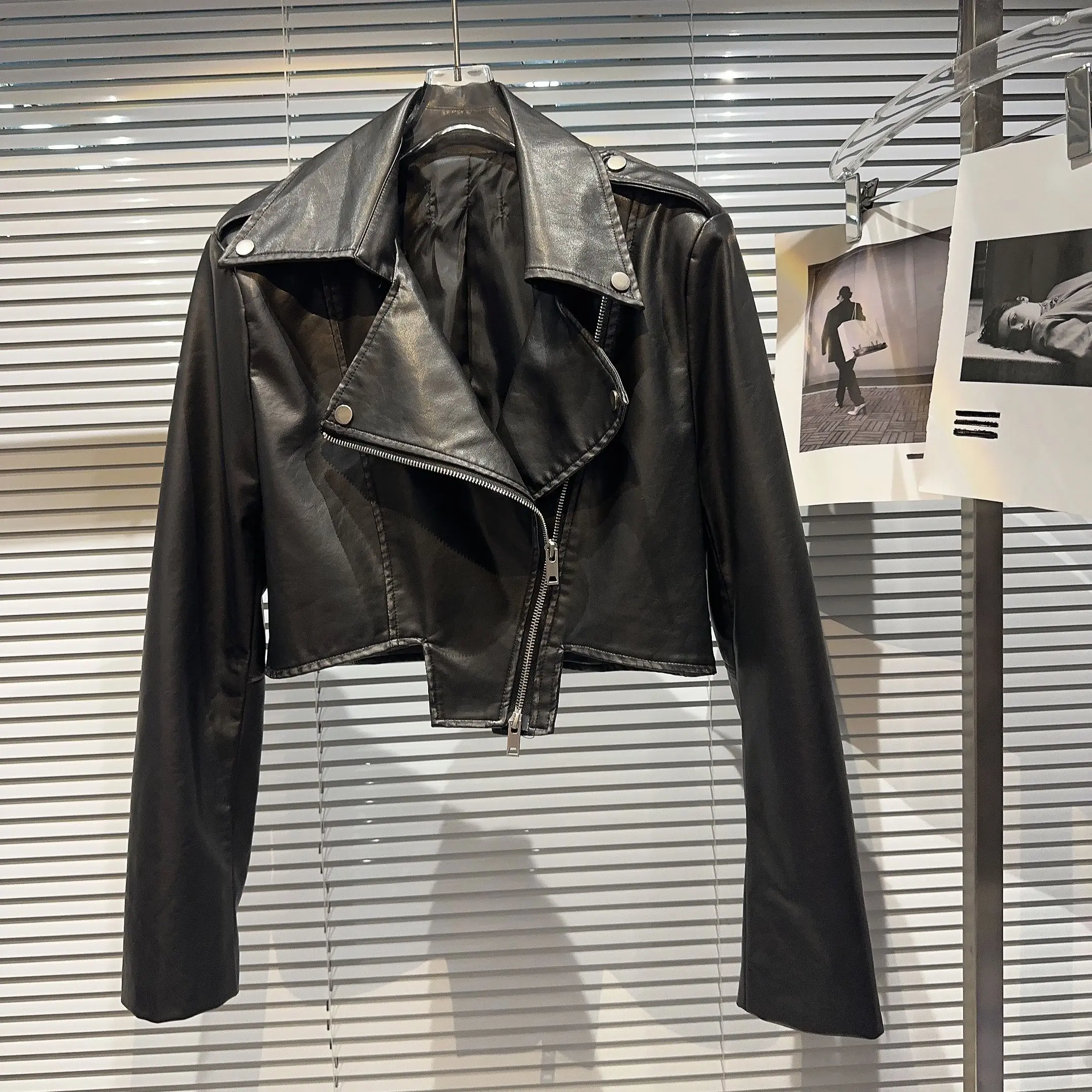 

Spring 2026 Street Sle Hot Girl Diagonal Zipper Retro PU Leather Jaet Coat ort Length Long Sve Busin Casual Women...