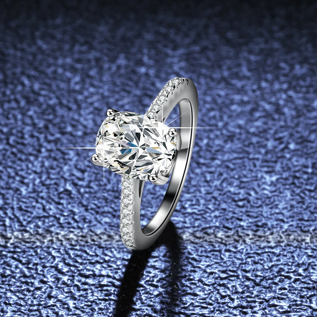 

18K Gold Moissanite Ring for Women, Shaped and Plump Rectangular Ring, 2-carat Fashionable Platinum PT950 Diamond Jewelry