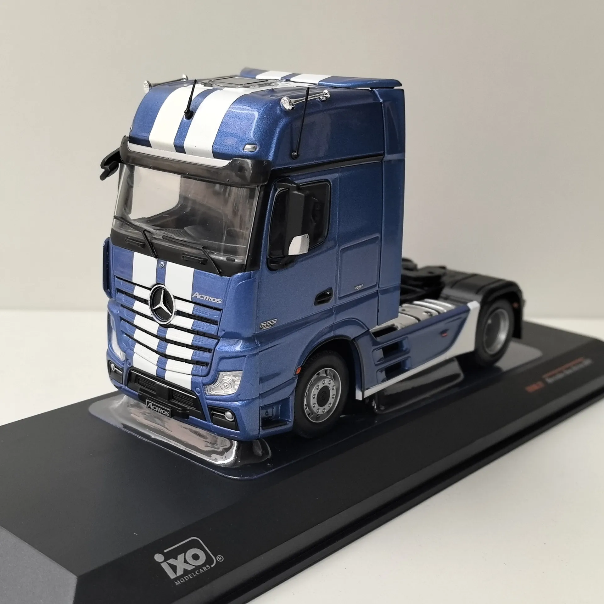 

Литой под давлением IXO масштаб 1:43 BENZ Actros MP4 BENZ-Benz прицеп модель автомобиля из сплава Коллекционная игрушка в подарок сувенирный дисплей орнамент