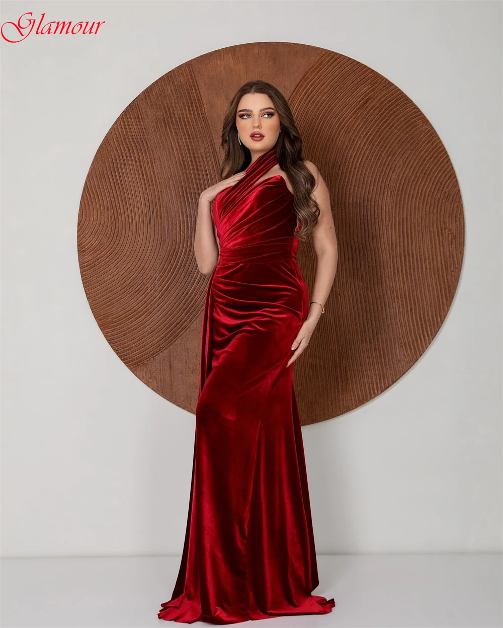 ที่กําหนดเองคลาสสิกกํามะหยี่ชุดราตรีสไตล์โมเดิร์น Halter ชุดเดรสปาร์ตี้ Simple แผงรถไฟโอกาสพิเศษ