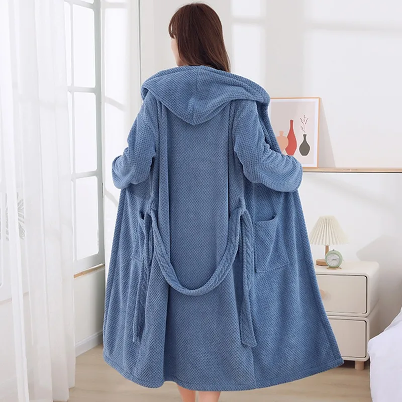 Bathrobe Suitable for All Seasons Thickened Coral Fleece Bath Towel That Can Be Worn Cross-tied Long-sleeved Comfort Bath Skirt.