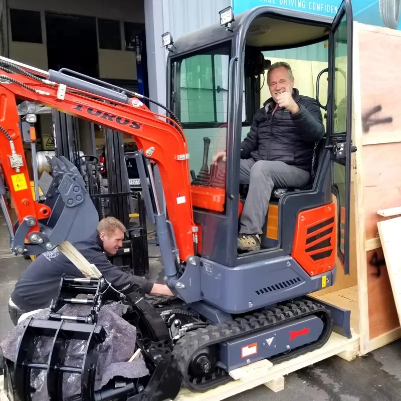 Miniexcavadora de 1 tonelada para uso doméstico, excavadora compacta con ensamblaje de cabina y piezas de excavadora personalizadas opcionales, marca china