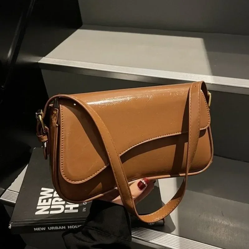 

Chic Retro Designer Diaper Bag For Women Luxury Large Capacity Tote Elegant Leather Crossbody Shoulder Bag Fashionable