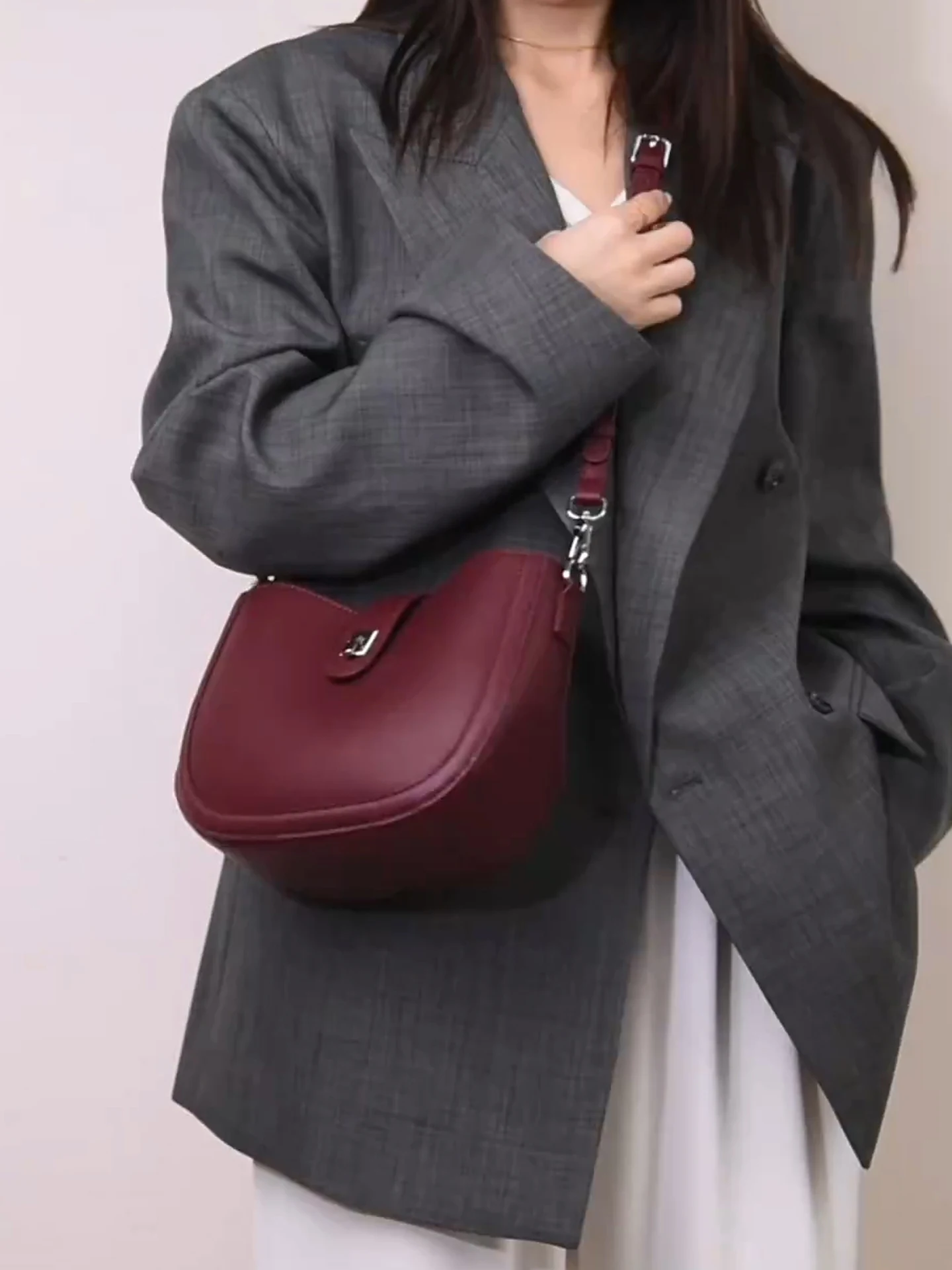 

Burgundy genuine leather women's top handle bags with shoulder handheld Fashionable Elagant Design Ladies quality seeker