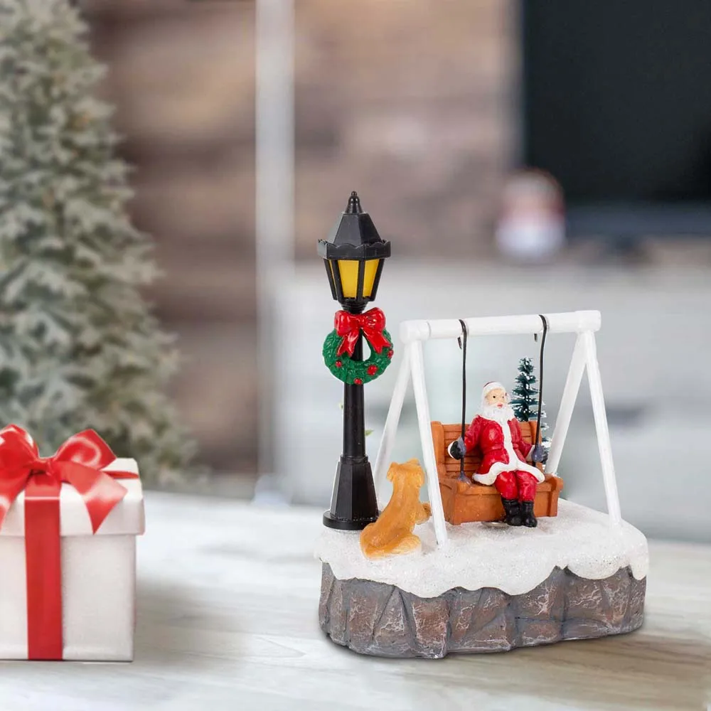 Weihnachtsdorf Santa-Schaukel-Dekoration LED-Beleuchtete Figur Miniatur-Szene Weihnachtsbaum Schneehaus Tischdekoration Geschenk-Dekor – Detail 3