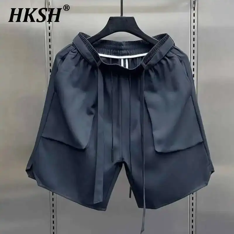 

HKSH Spring Summer New Thin Ice Silk Breathable Casual Shorts For Men Tide High Sense Loose Handsome Straight Chic Capris HK0810