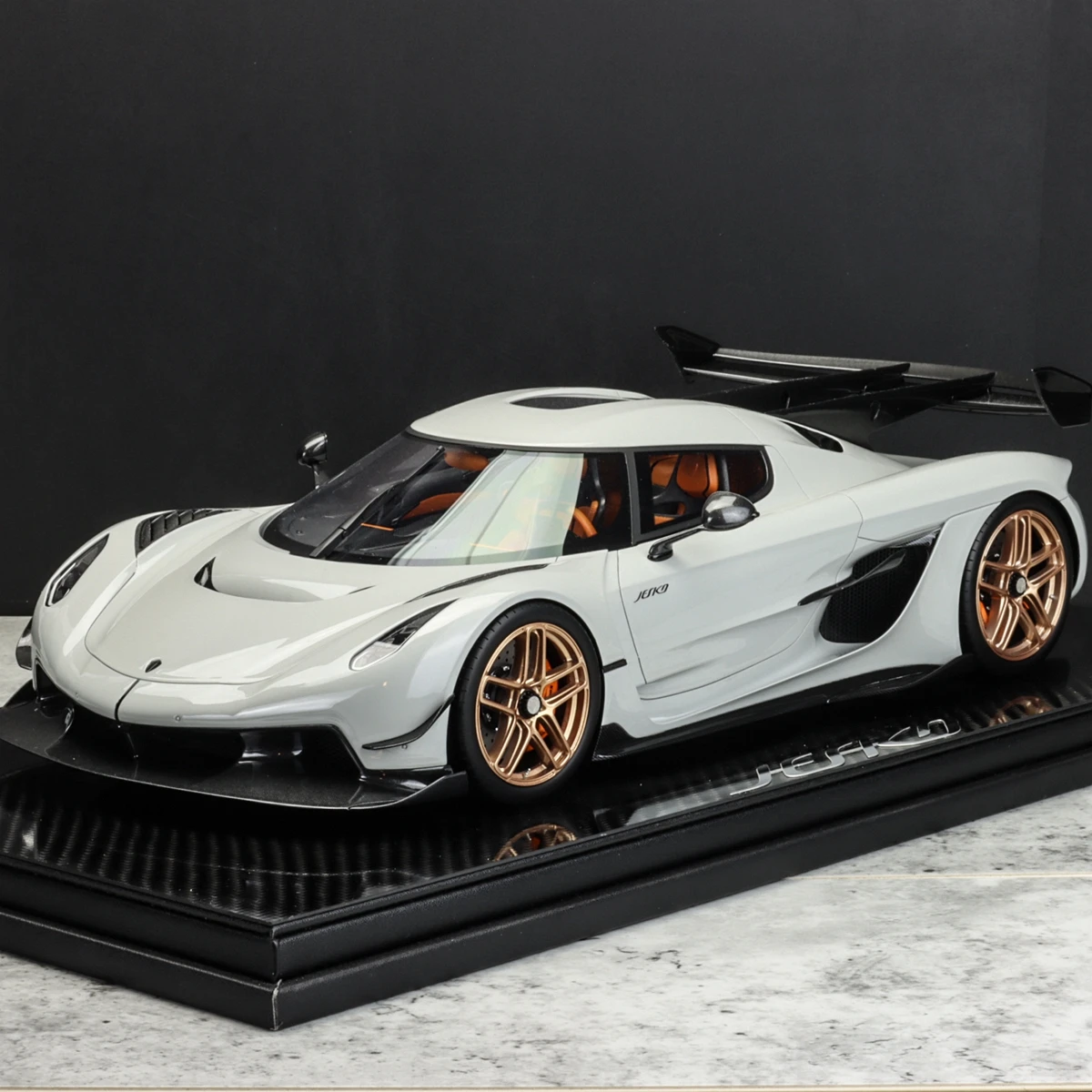 

FA Frontiart 1:12 Jesko Grey Golden Wheel Simulation Limited Edition Resin Metal Static Car Model Toy Gift
