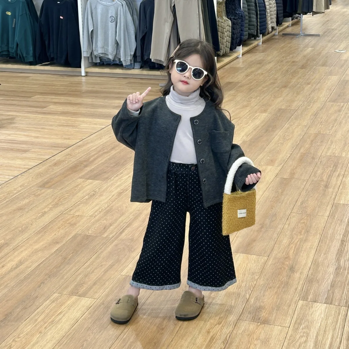 

Осень-зима 2025 года, корейский новый стиль, модное и простое теплое толстое серое детское удобное пальто для маленьких девочек