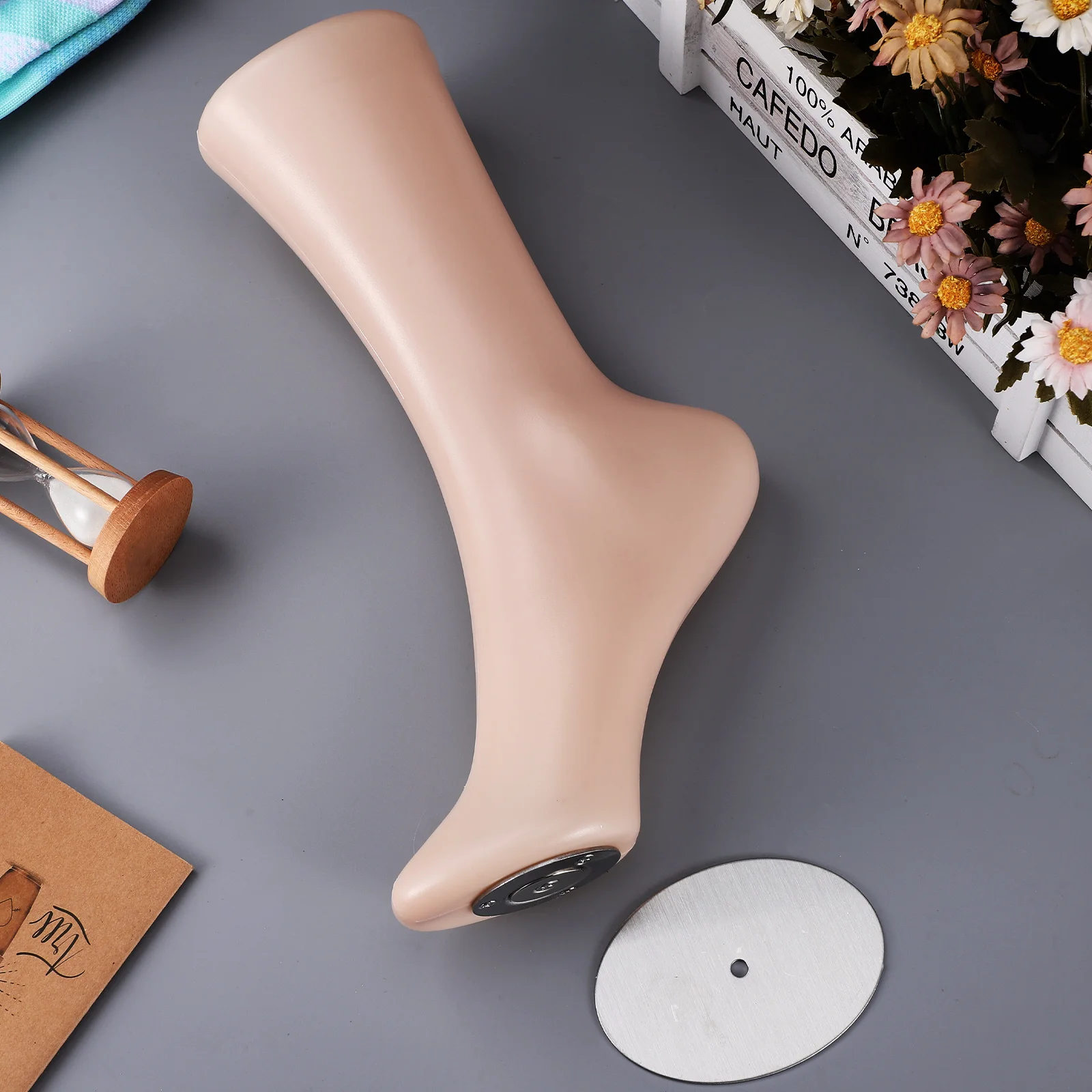 

Realistic Magnetic Female Foot Sock Display Stand Mannequin Foot for Anklet Shoes Jewelry Display Fake Feet for Sock