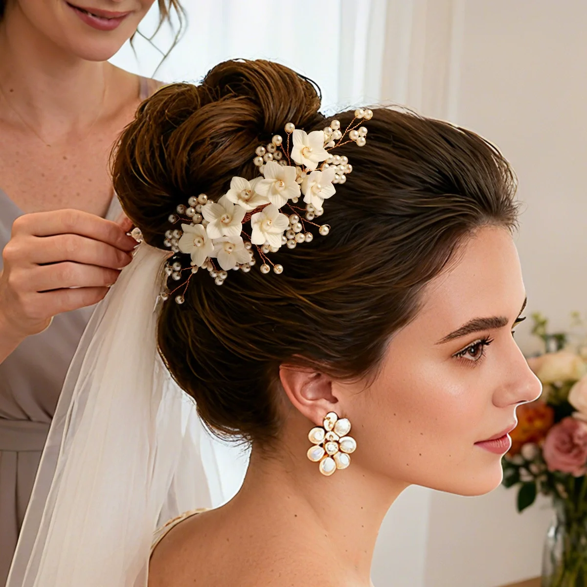 Floralbride اليدوية كريستال الراين اللؤلؤ الخزف زهرة الزفاف أمشاط الشعر أغطية الرأس الزفاف وصيفات الشرف النساء مجوهرات