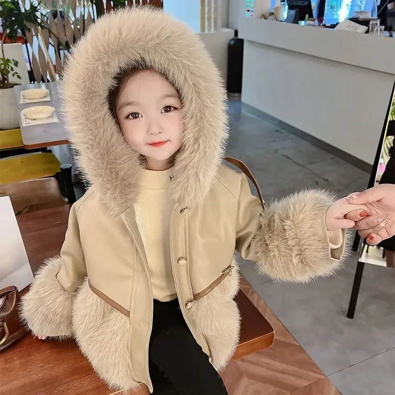 Girls' autumn and winter coats 2024 new baby winter foreign air plus fleece fur children's top Little girl fur