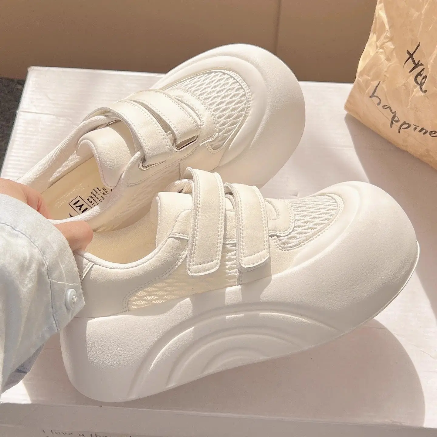

2025 Summer New Women's Thick Sole White Sneakers Velcro Casual Skate Shoes Mesh Breathable Versatile with Wide Leg Pants