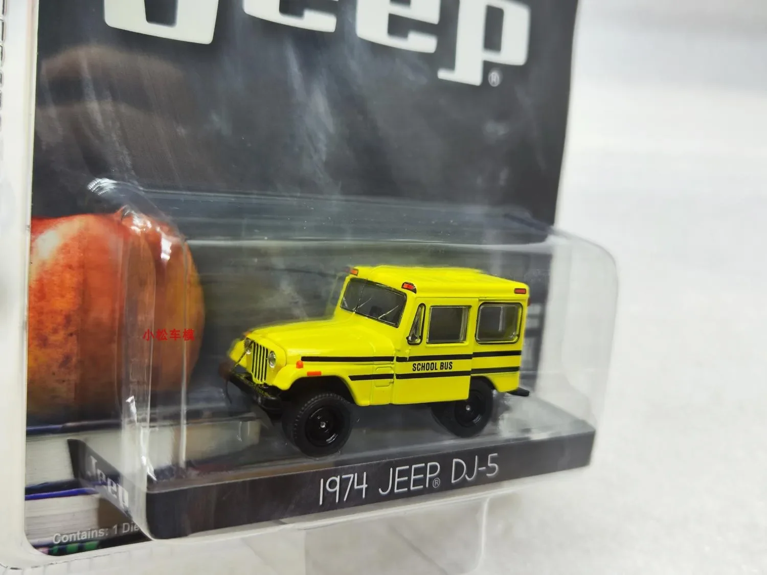 1:64 1974 Jeep DJ-5 School Bus  Diecast Metal Alloy Model Car Toys For  Gift Collection