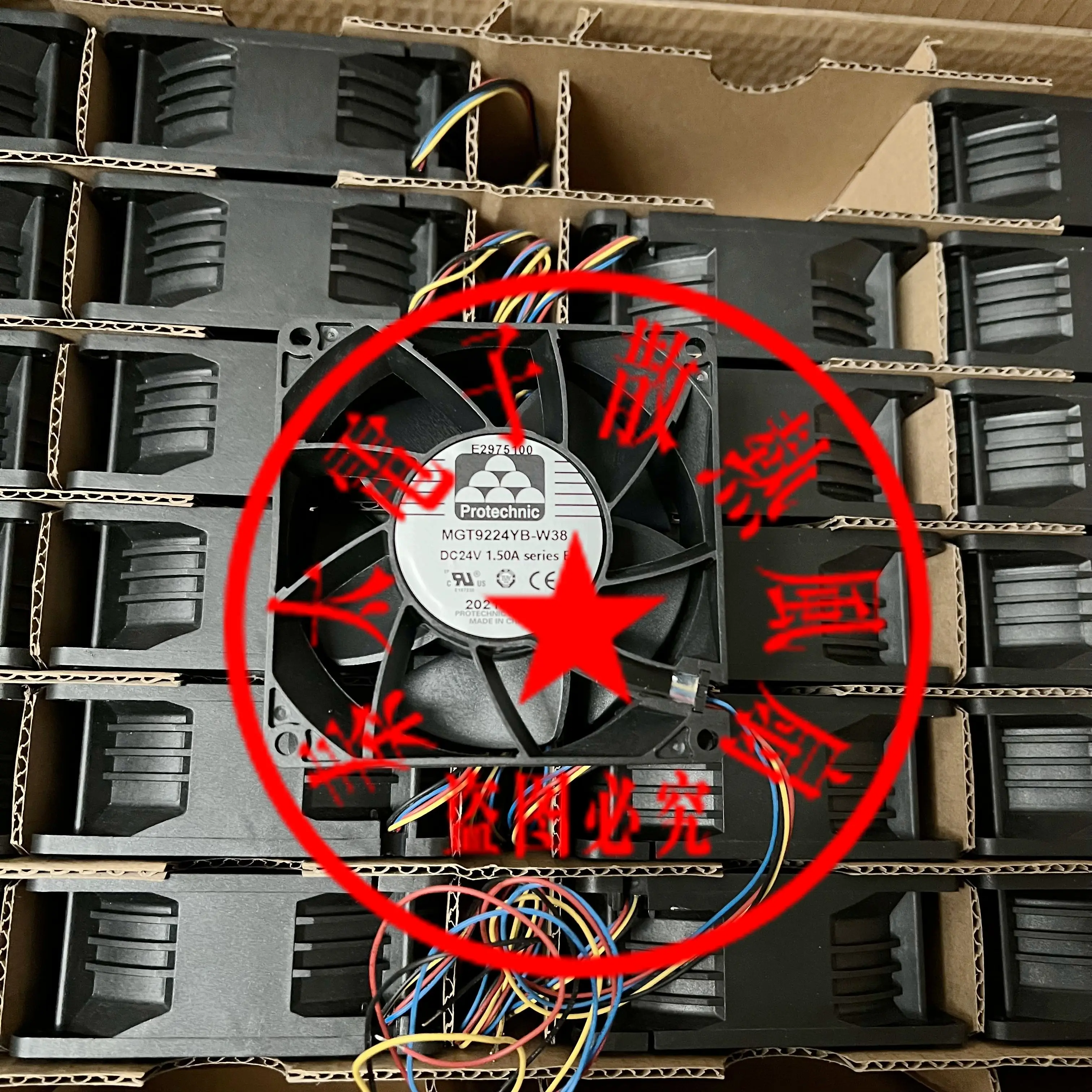 

MAGIC MGT9224YB-W38 DC 24V 1.50A 90x90x38mm 4-Wire Server Cooling Fan