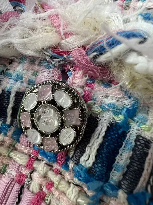 ملابس نسائية أوروبية وأمريكية مخصصة لشتاء 2025 معطف تويد بإبزيم ماسي بأكمام طويلة