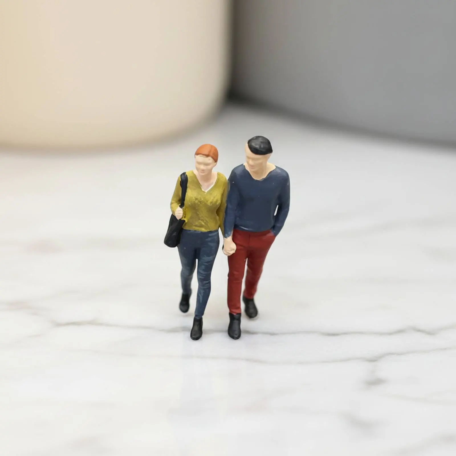 2 Pieces Miniature Couple Figure Colorful Detailing Resin Figurine Painted Character Model Gift Idea Home Decor Fade Resistant