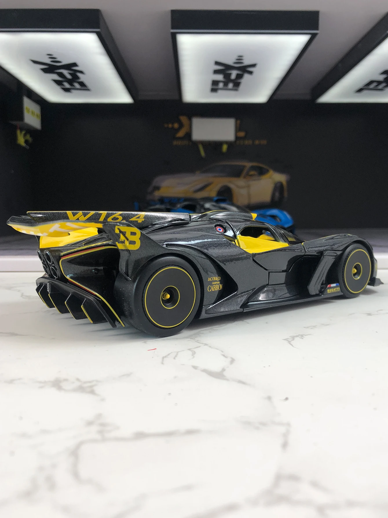 Maisto 1:24 simulation zinc alloy Bugatti Bolide model car, static ornament, metal collectible gift car