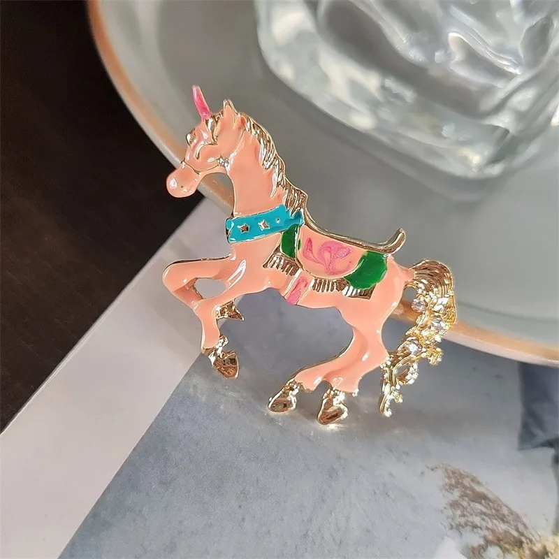 

A cute Chinese zodiac horse brooch imitation enamel animal cartoon unicorn brooch accessory