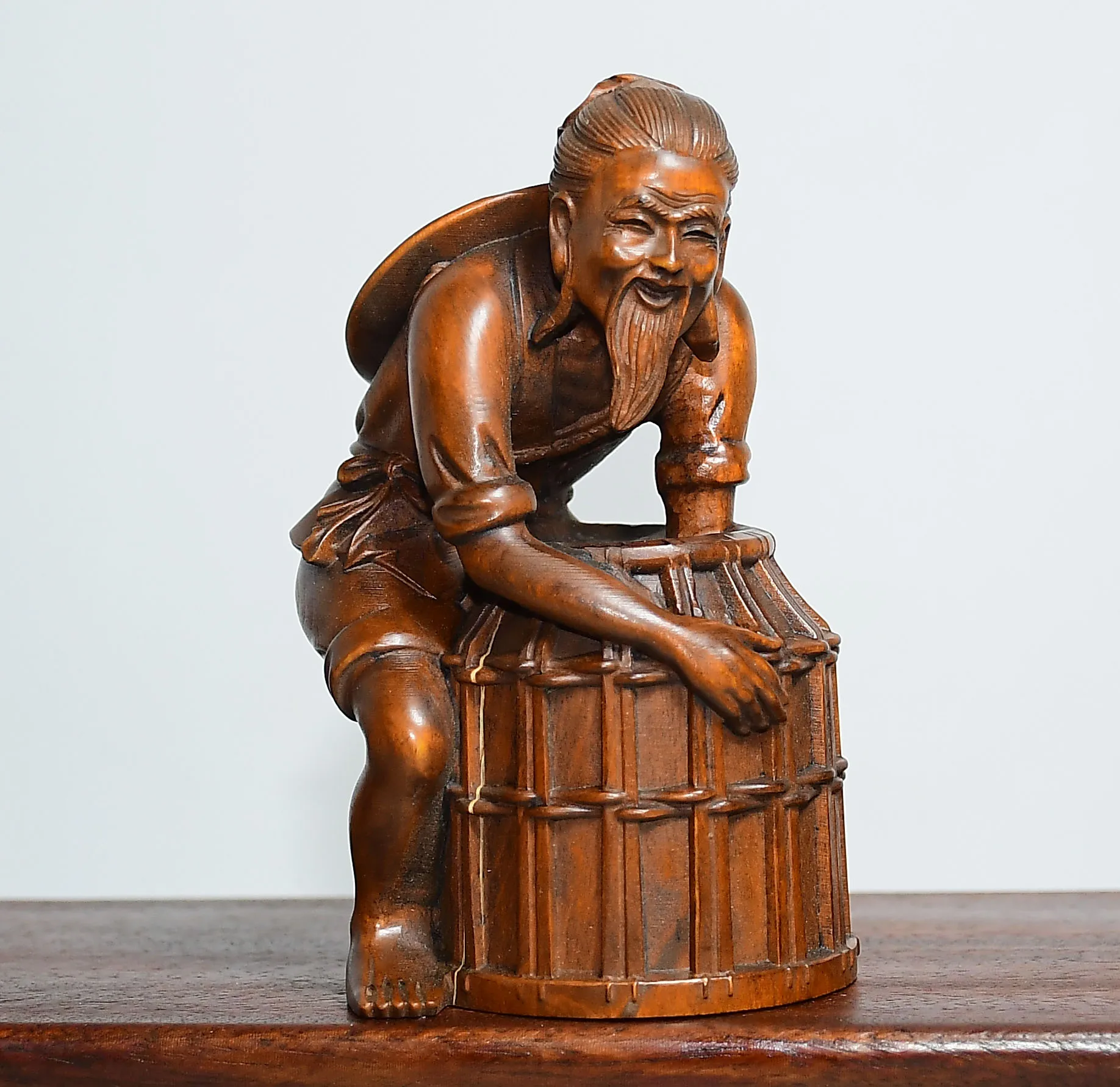 Old Boxwood Fisherman statue Moving a fish bucket May there be surpluses every year Wenfang screen Amass wealth Ornaments