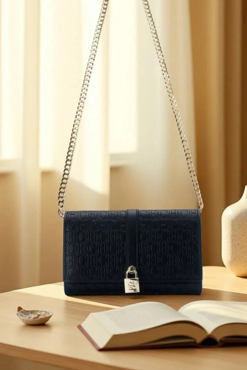 

Exquisite Chain Bag Fashionable Letter Print with Lock Design Women's Shoulder Bag High-Quality Pu Material Women's Shoulder Bag