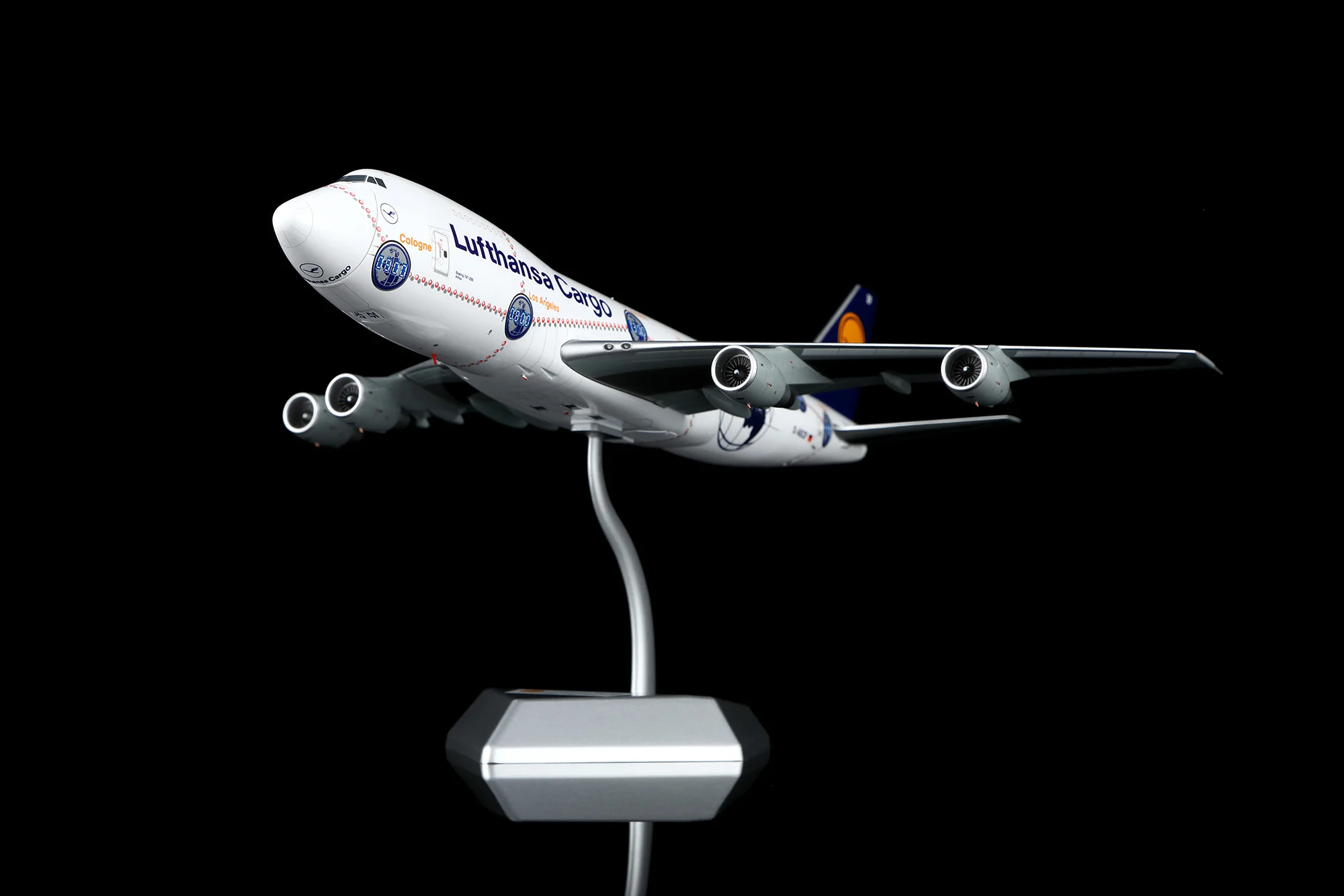 L2186 Alloy Collectible Plane Gift SQ Wings 1:200 Lufthansa Cargo Boeing B747-200 Diecast Aircraft Jet Model D-ABZF With Stand