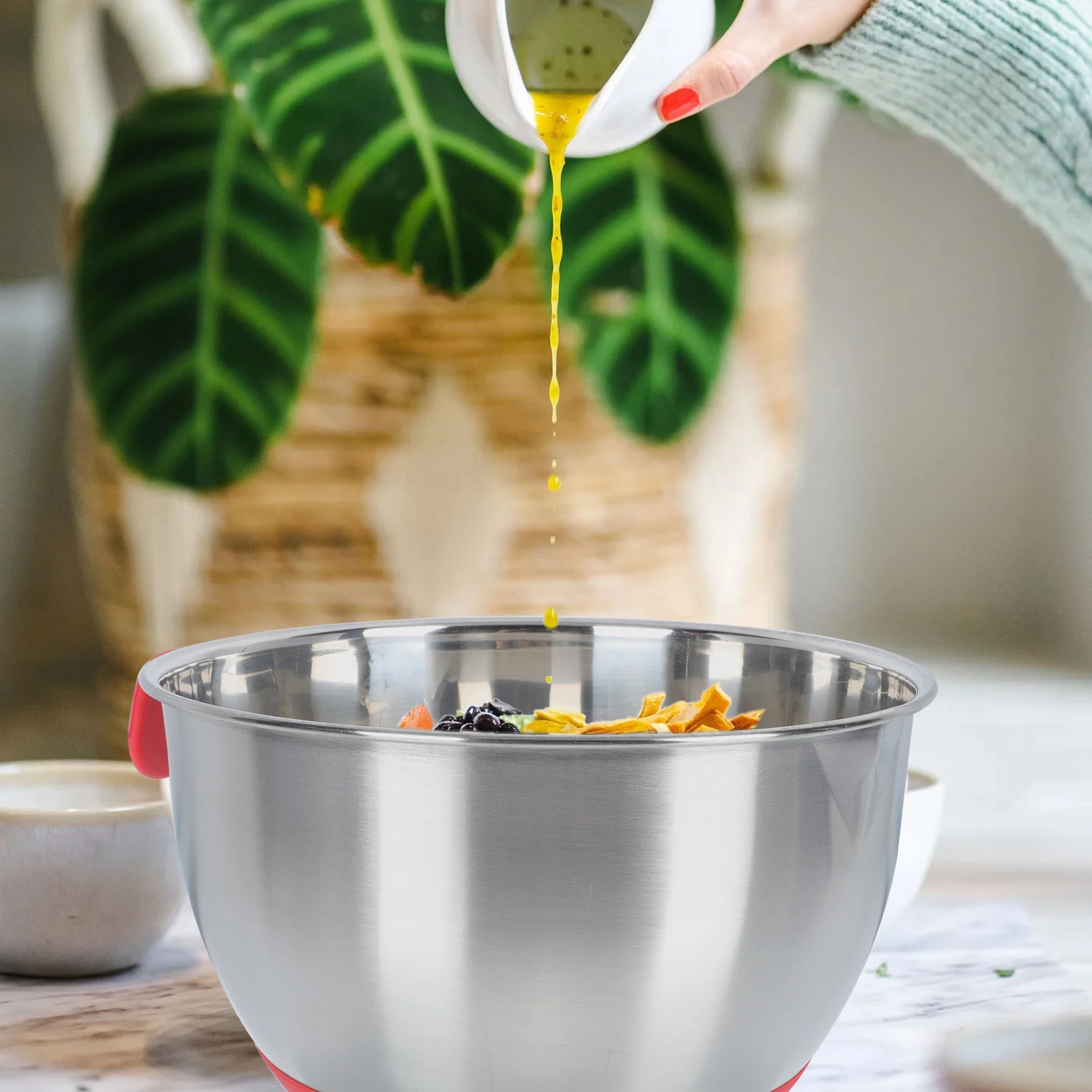 

1Pcs Egg Mixing Bowl Silicone Stainless Steel Salad Basin Inclined Mouth Kitchen Storage Container Household Tableware Rice Bowl