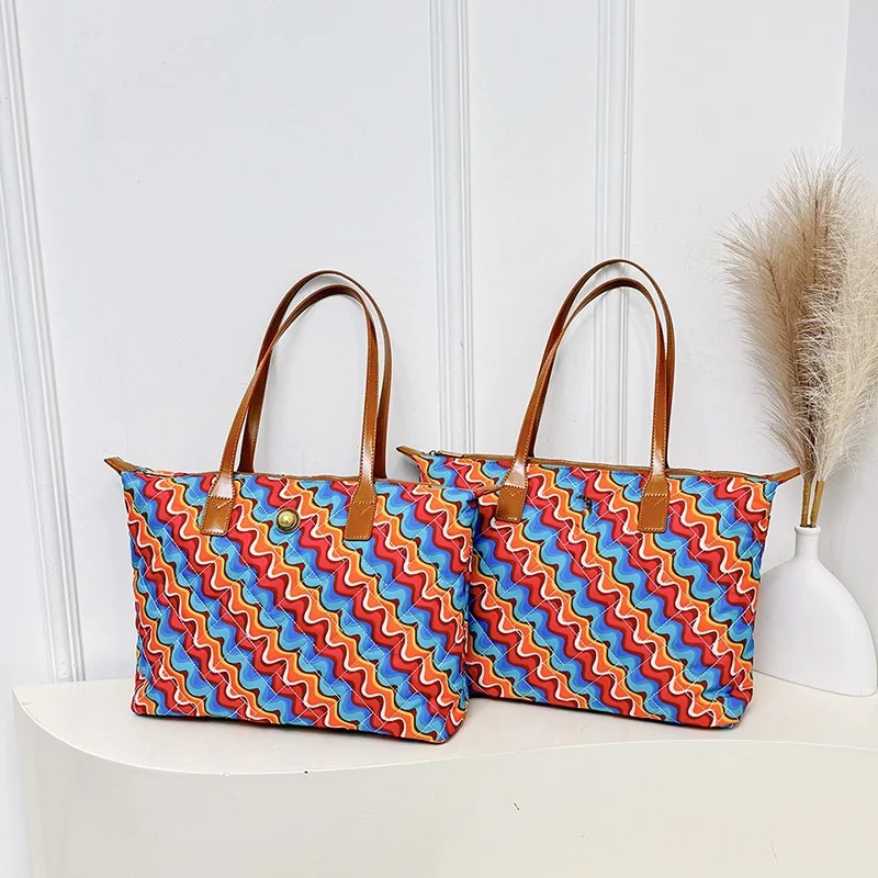 

‌Eagle-Embossed Shoulder Bag - 2025 Niche Wavy Purse, Large-Capacity Work Tote‌
