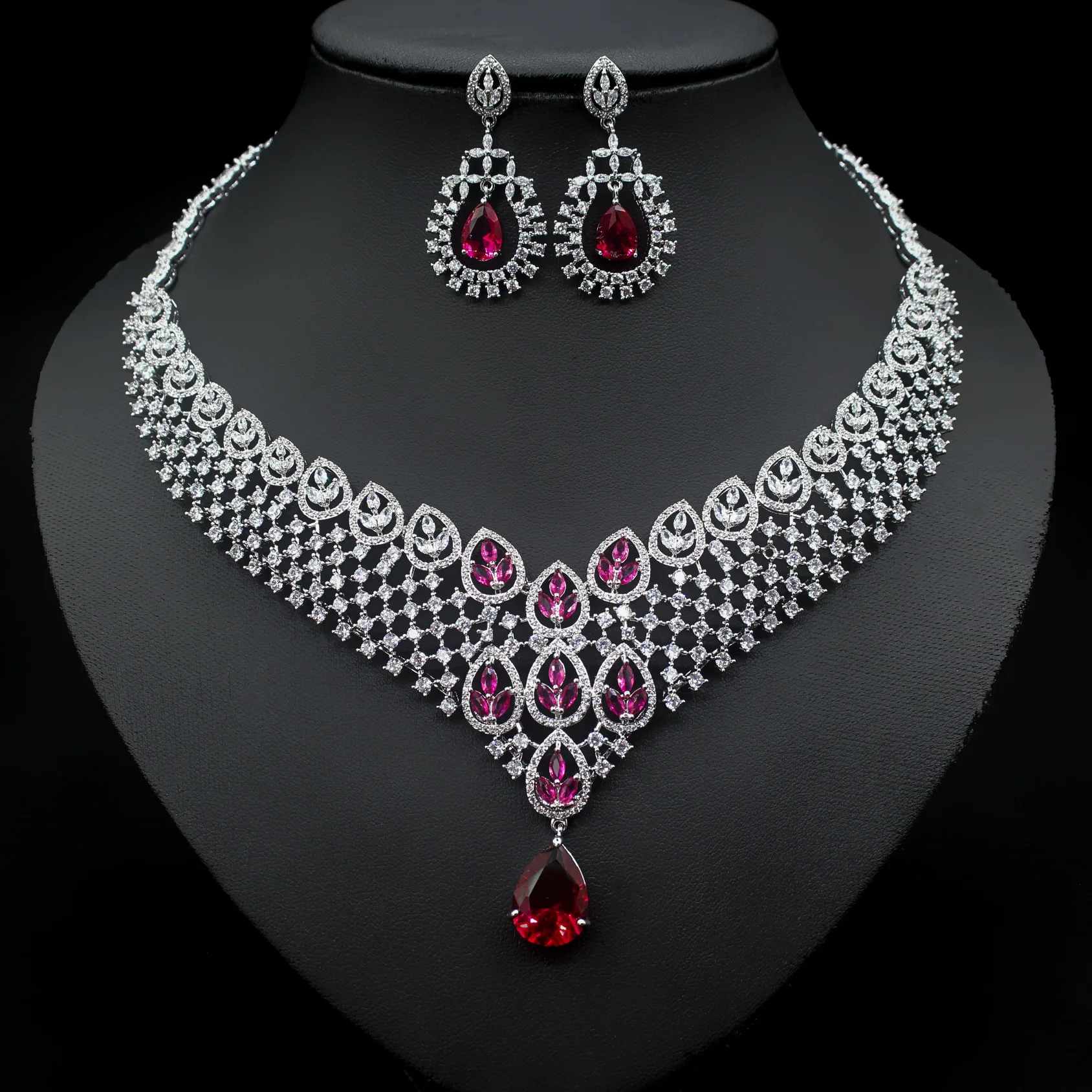 Personalized Water Drop Artistic Flashing White Necklace Earring Set Women's Light Luxury Jewelry Wedding Holiday Gift M-940