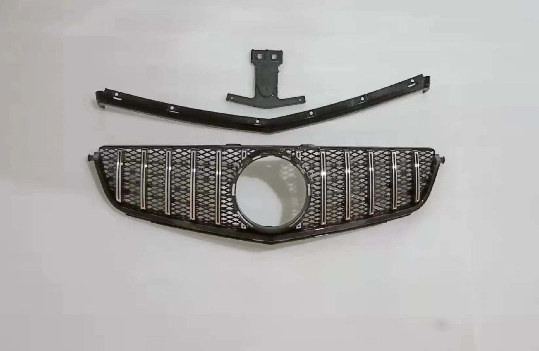 Suitable for Replacing The Original Vertical Grille of Mercedes Benz W204 C63 GT 2012-2014