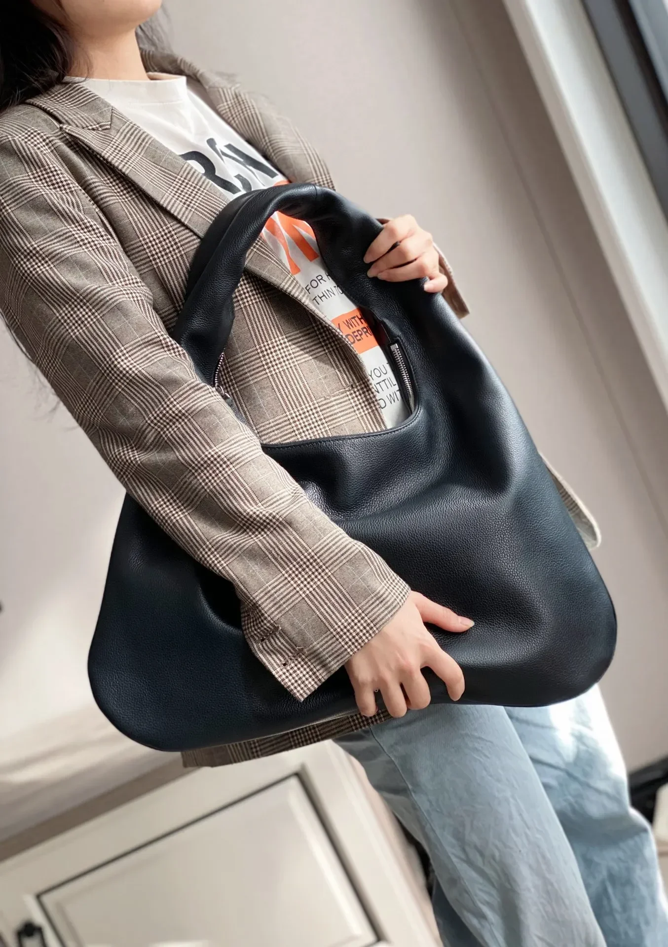 2022 Autumn New Cow Leather Large Lady Huge Shoulder Handbag Underarm Half Moon Bag Women