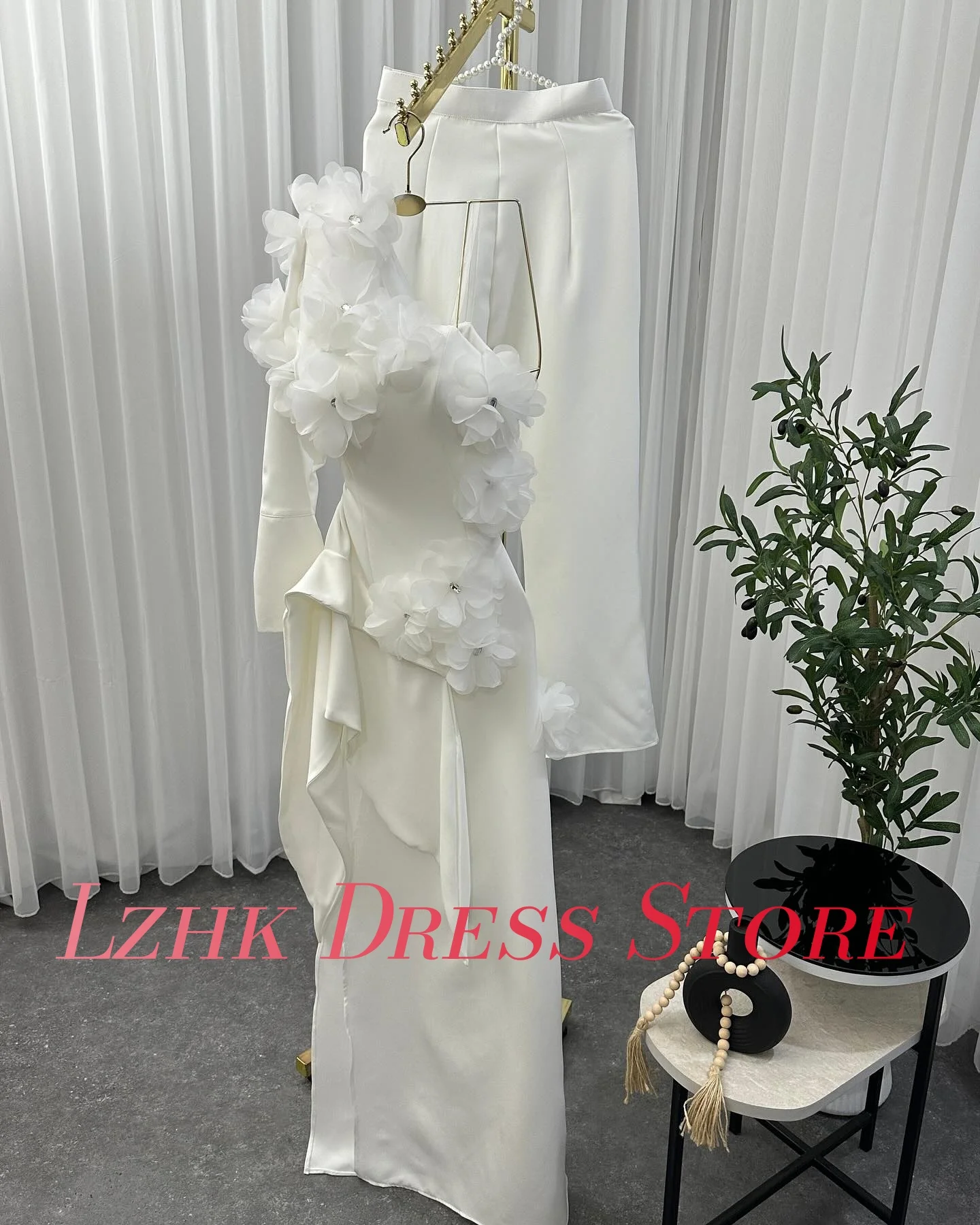 تخصيص مزاجه الساتان ألف خط واحد الكتف كريستال ثلاثية الأبعاد الزهور مساء فستان مثير طويلة الأكمام الطابق طول فساتين لحضور الحفلات الموسيقية