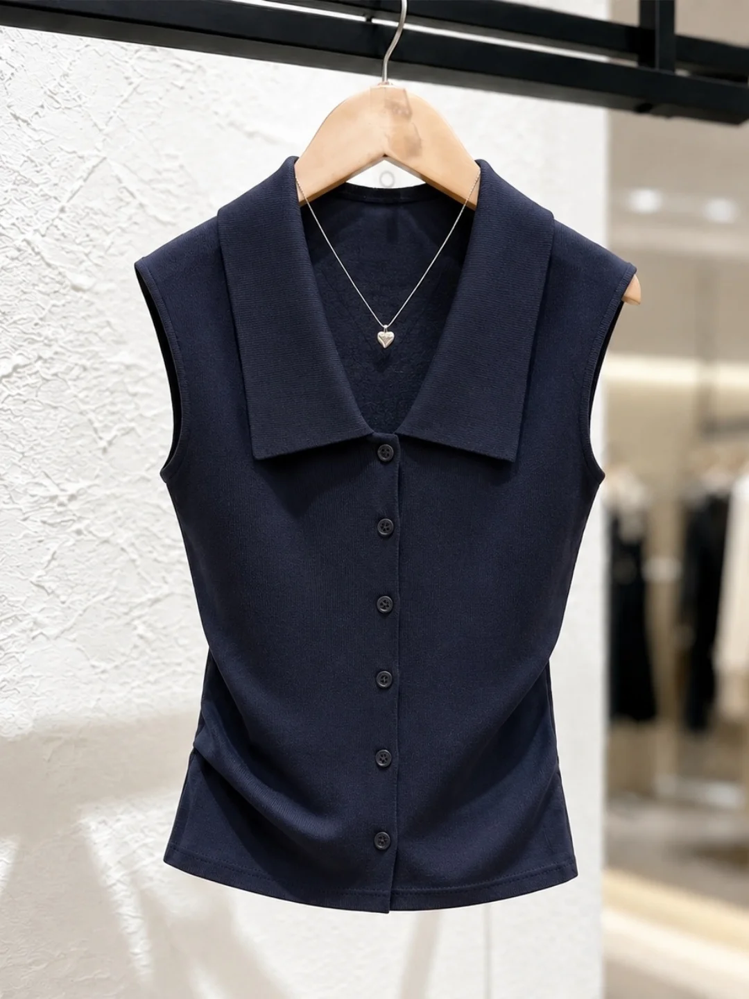 

Korean Style Ice Silk Knitted Vest Single Button Design Sleeveless Top Women's Fashionable Commute Style Summer Clothing