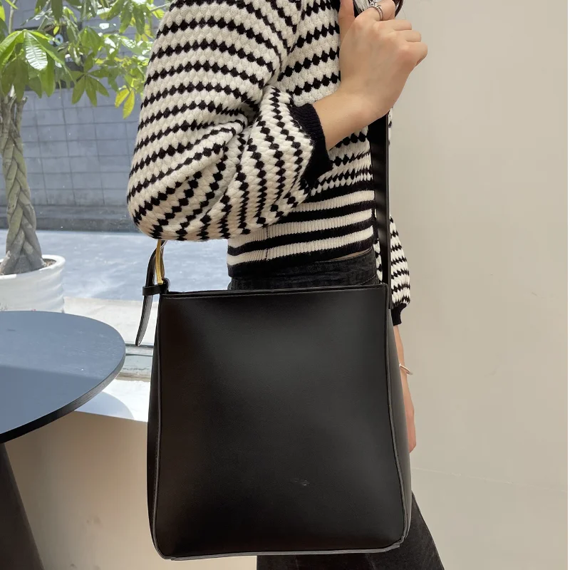 Moda modne jednokolorowe torby na ramię ze skóry PU luksusowe torby na ramię typu Bucket dla kobiet damskie torebki na co dzień o dużej pojemności